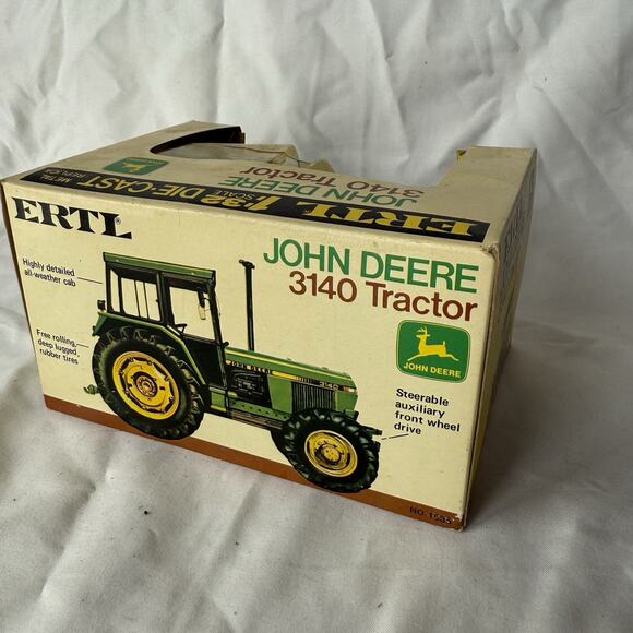 Ertl 1/32 John Deere 3140 Tractor with Cab - Picture 4 of 5